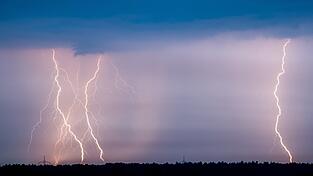Schwere Unwetter sind in der Nacht auf Dienstag über Niederbayern und die Oberpfalz gezogen. Schwere Unwetter sind in der Nacht auf Dienstag über Niederbayern und die Oberpfalz gezogen.