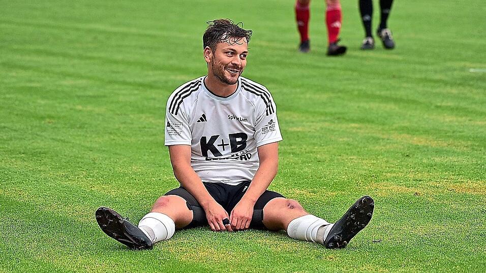 Tim Welter, in der vorigen Saison mit 19 Treffern bester Schütze bei der SpVgg Lam, hofft in Amberg auf sein Premierentor. Tim Welter, in der vorigen Saison mit 19 Treffern bester Schütze bei der SpVgg Lam, hofft in Amberg auf sein Premierentor.