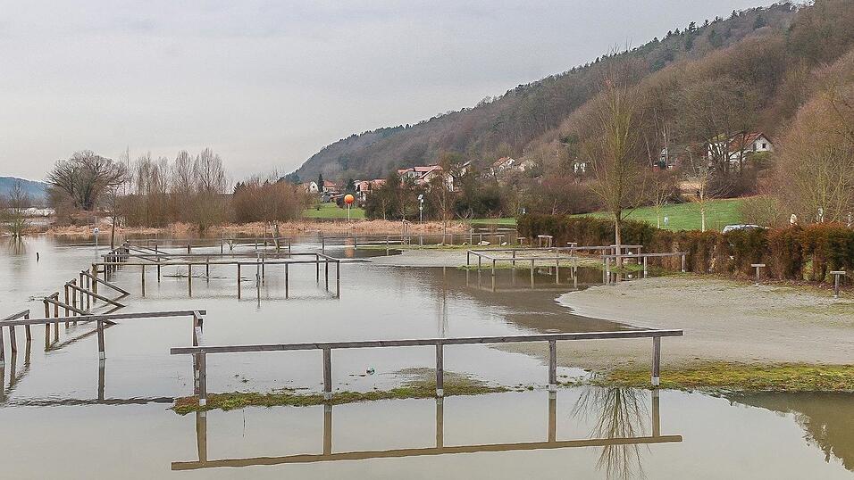 Auch in Vilshofen stieg die Donau &uuml;ber die Ufer.