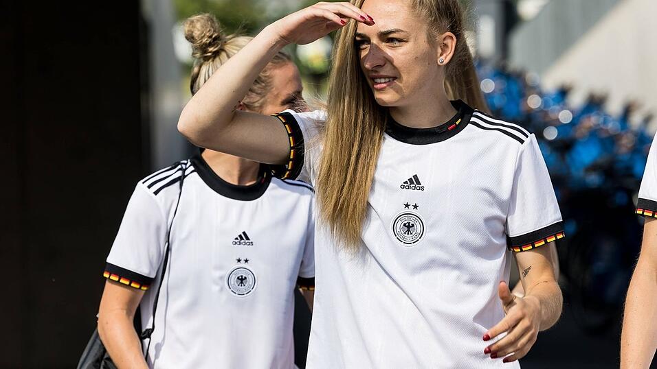Unsere Nummer 2: Abwehrspielerin Sophia Kleinherne / Eintracht Frankfurt / 16 Länderspiele / 0 Tore Unsere Nummer 2: Abwehrspielerin Sophia Kleinherne / Eintracht Frankfurt / 16 Länderspiele / 0 Tore