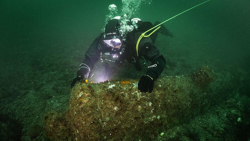 Forschungstaucher haben vor Helgoland historische britische Kanonen gefunden. Forschungstaucher haben vor Helgoland historische britische Kanonen gefunden.