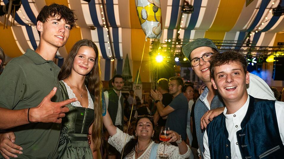 Die Partybilder vom Samstag, 15. August, aus dem Festzelt Reisinger. Die Partybilder vom Samstag, 15. August, aus dem Festzelt Reisinger.