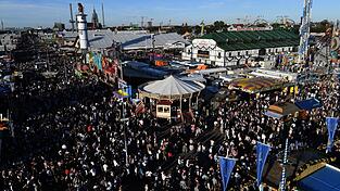 Als der Streit eskaliert, greift der 24-Jährige auf dem Oktoberfest zum Besteckmesser. (Symbolbild) Als der Streit eskaliert, greift der 24-Jährige auf dem Oktoberfest zum Besteckmesser. (Symbolbild)