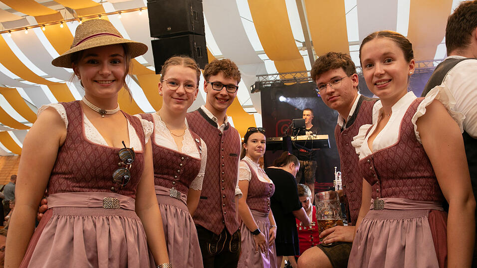 Die Partybilder vom Freitag, 15. August, aus dem Festzelt Nothaft. Die Partybilder vom Freitag, 15. August, aus dem Festzelt Nothaft.