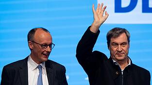 Es war ein kurzer Wahlkampf, aber kein langweiliger. Einen Tag vor dem Wahlsonntag demonstrieren die Vorsitzenden von CDU und CSU, Friedrich Merz und Markus Söder, noch einmal ihre Einigkeit. Was nach der Wahl kommt, steht auf einem anderen Blatt.