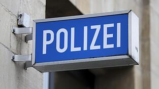 Die Polizei Dingolfing nimmt Hinweise entgegen. (Symbolbild) Die Polizei Dingolfing nimmt Hinweise entgegen. (Symbolbild)