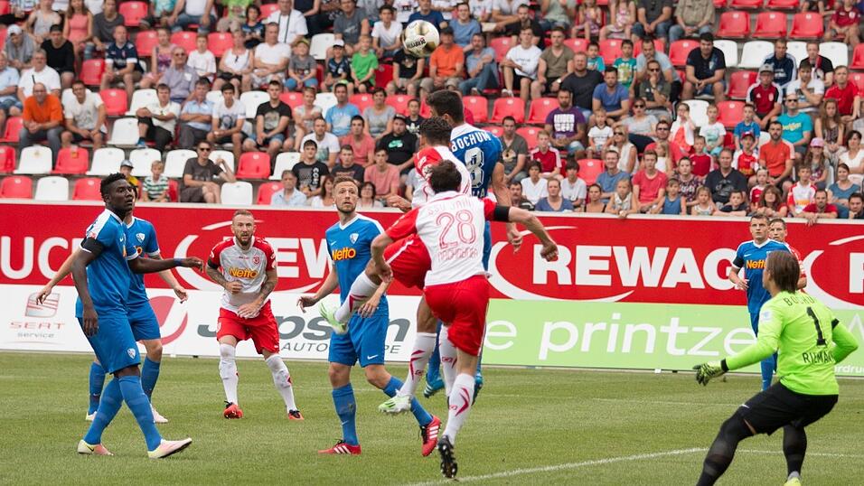 Der SSV Jahn spielt im letzten Test gegen Zweitligist VfL Bochum 2:2. Der SSV Jahn spielt im letzten Test gegen Zweitligist VfL Bochum 2:2.
