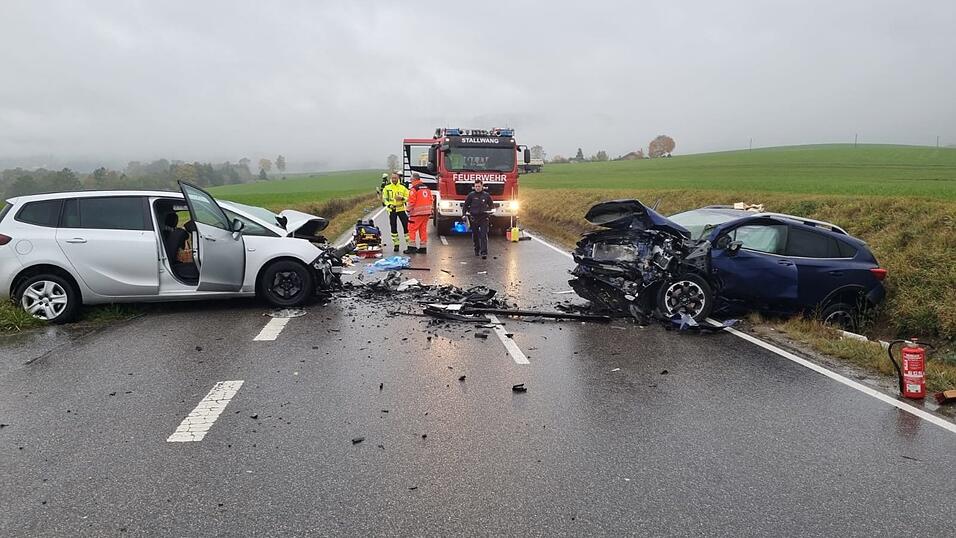 Am Freitagmorgen hat sich bei Stallwang ein schwerer Verkehrsunfall ereignet.