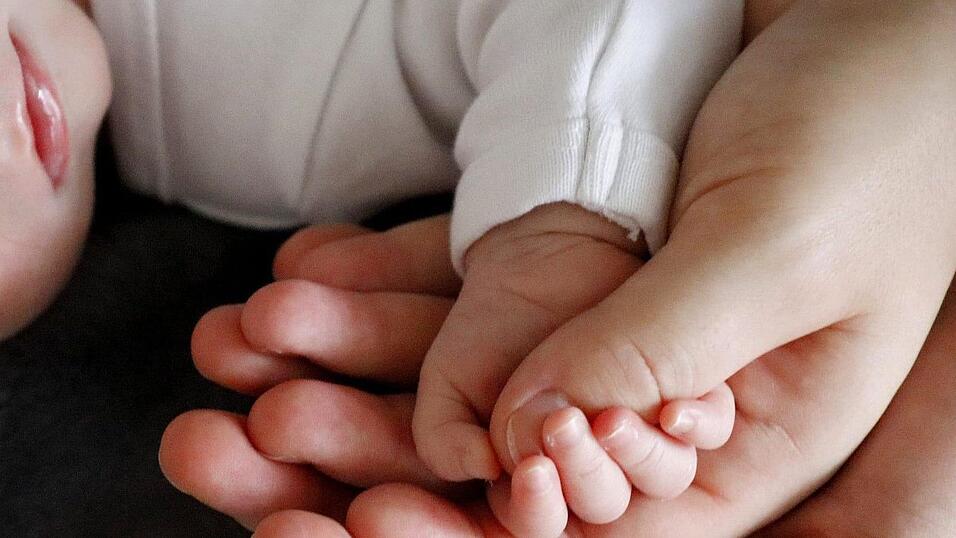 Die Nieren der Einjährigen haben versagt. Die Kleine braucht eine tägliche Dialyse.