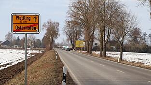Hier an der Ortsausfahrt Osterhofen in Richtung Niederm&uuml;nchsdorf wird es zu einer Vollsperrung kommen.