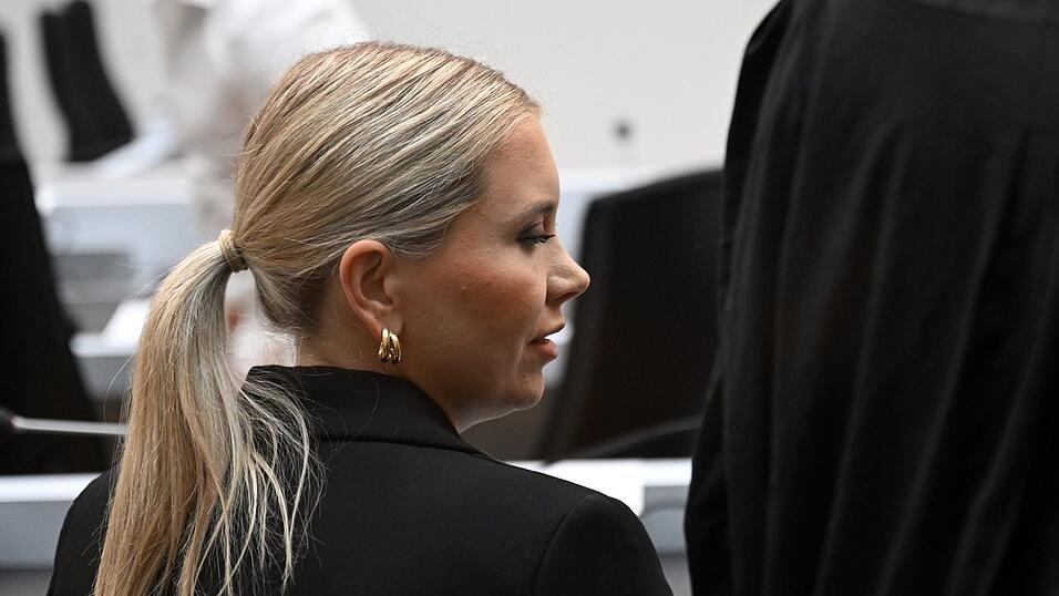 Die Schwester Eve Laur des getöteten Polizisten Rouven Laur verfolgte die Urteilsverkündung.