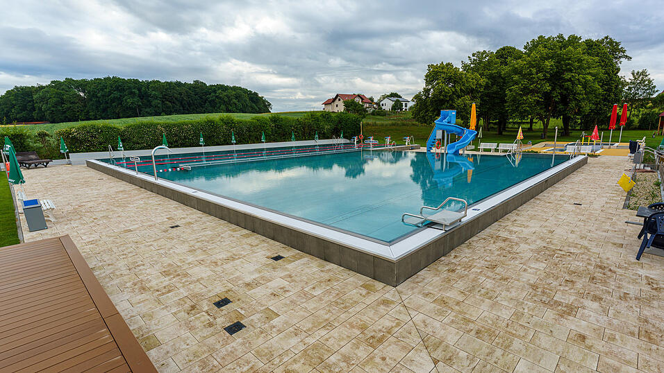 Das Freibad in Hohenthann wurde kürzlich nach der Sanierung neu eröffnet. Wegen des tödlichen Unfalls blieb es am Sonntag jedoch ganztägig geschlossen. Das Freibad in Hohenthann wurde kürzlich nach der Sanierung neu eröffnet. Wegen des tödlichen Unfalls blieb es am Sonntag jedoch ganztägig geschlossen.