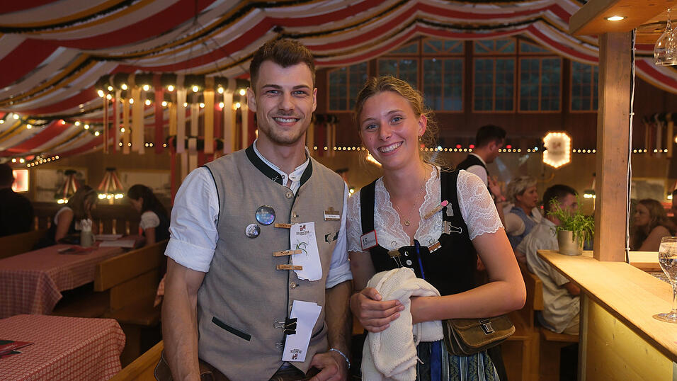 Die Partybilder vom Dienstag, 15. August 2023, aus dem Festzelt Krönner. Die Partybilder vom Dienstag, 15. August 2023, aus dem Festzelt Krönner.