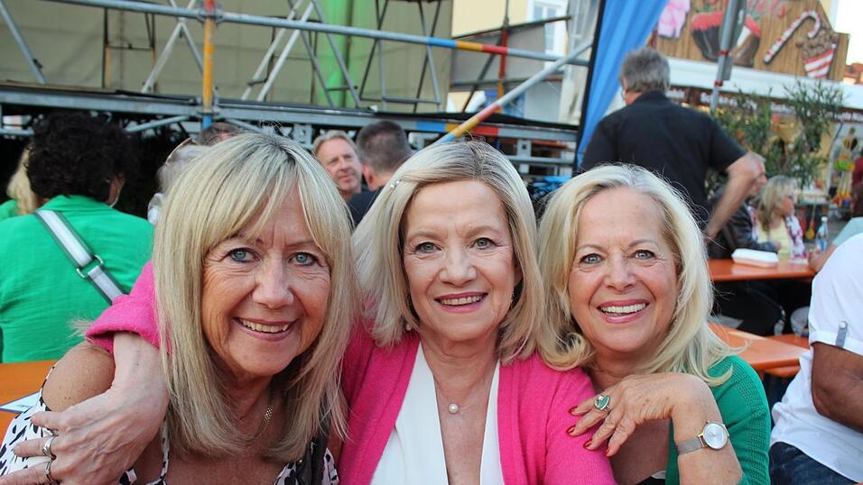 Viele Landshuter genossen ihren Freitagabend auf dem Bismarckplatzfest.