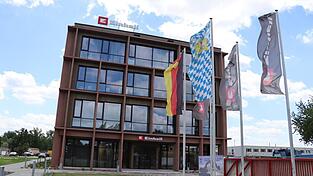 Am Montag wurde das Gebäude eröffnet. Die ersten Mitarbeiter zogen vor einem Monat ein.