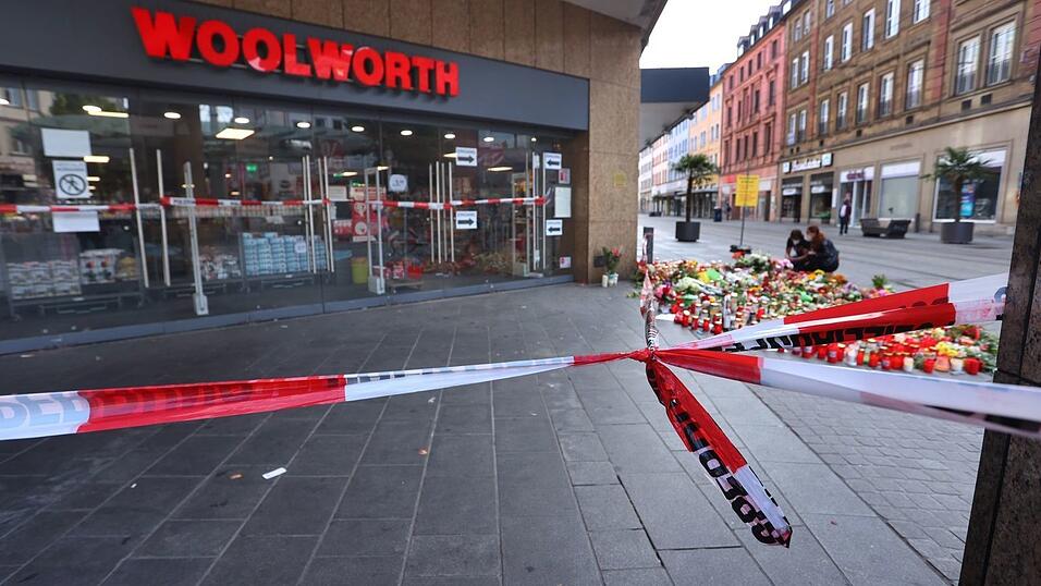 Aus Sicht der Generalstaatsanwaltschaft München ist die Gefahr zu groß, dass der Messerangreifer von Würzburg nach einer Abschiebung wieder nach Deutschland einreist. (Archivbild) Aus Sicht der Generalstaatsanwaltschaft München ist die Gefahr zu groß, dass der Messerangreifer von Würzburg nach einer Abschiebung wieder nach Deutschland einreist. (Archivbild)