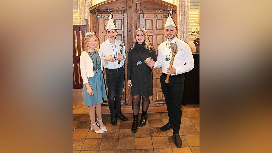 Majestäten unter sich: Bei den Kindern regieren diese Saison Hannah I. und Domenik I., bei den Erwachsenen Selina I. und Boris I. (von links). Majestäten unter sich: Bei den Kindern regieren diese Saison Hannah I. und Domenik I., bei den Erwachsenen Selina I. und Boris I. (von links).