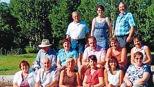 Das Gruppenfoto war ein Geschenk an ein Mitglied der Selbsthilfegruppe, als diese Person im Krankenhaus lag. Gerade in schwierigen Lebenslagen unterstützen sich die Gruppenmitglieder gegenseitig. Das Gruppenfoto war ein Geschenk an ein Mitglied der Selbsthilfegruppe, als diese Person im Krankenhaus lag. Gerade in schwierigen Lebenslagen unterstützen sich die Gruppenmitglieder gegenseitig.