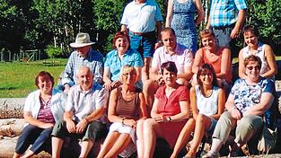 Das Gruppenfoto war ein Geschenk an ein Mitglied der Selbsthilfegruppe, als diese Person im Krankenhaus lag. Gerade in schwierigen Lebenslagen unterst&uuml;tzen sich die Gruppenmitglieder gegenseitig.