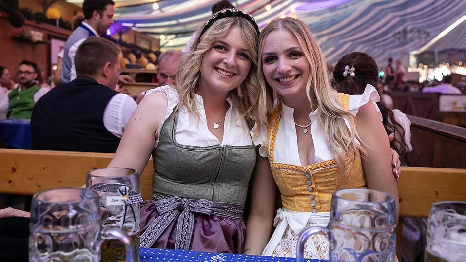Die Partybilder vom Montag, 18. August, aus dem Festzelt Wenisch. Die Partybilder vom Montag, 18. August, aus dem Festzelt Wenisch.