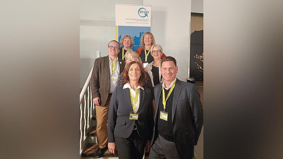 Michaela Ederer (vorne links) mit dem neuen BVGD-Vorstand.