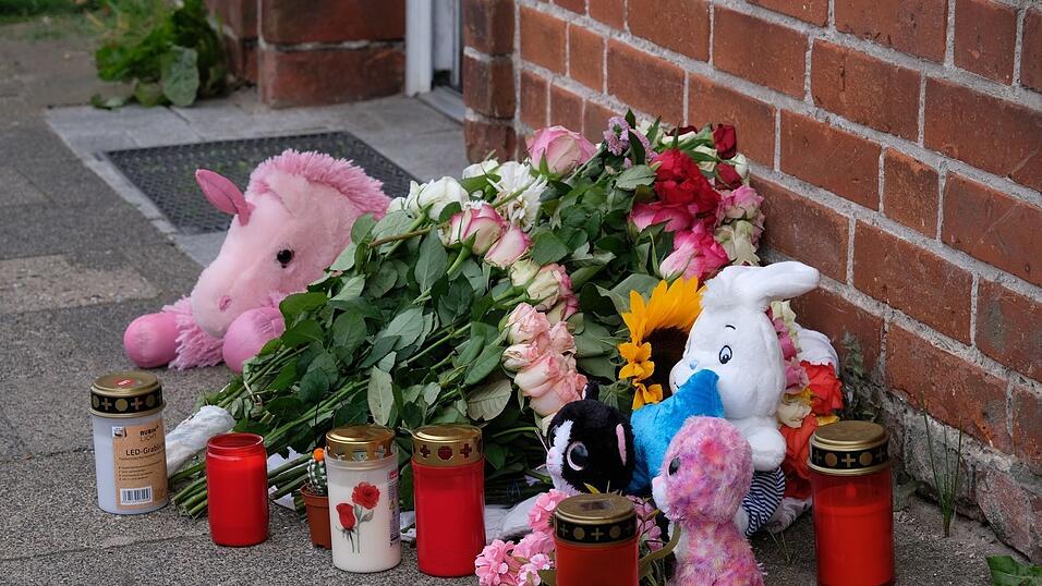 Die Trauer in Preetz ist nach dem Tod eines Mädchens groß. Die Trauer in Preetz ist nach dem Tod eines Mädchens groß.