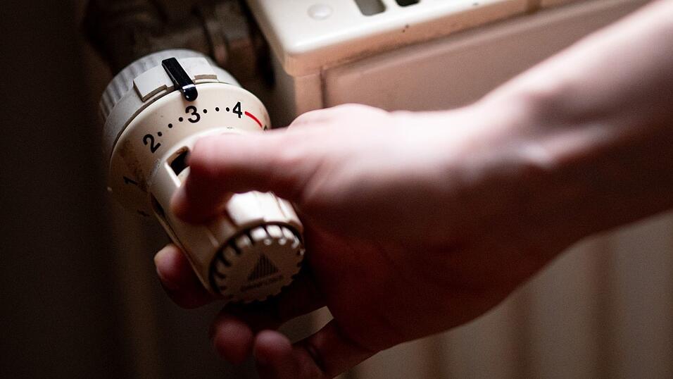 Wegen der eisigen K&auml;lte und einer St&ouml;rung an der Heizungsanlage f&auml;llt an einer Schule im N&uuml;rnberger Land der Pr&auml;senzunterricht teilweise aus. (Symbolbild)