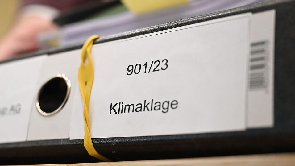 Mit Klimaklagen will die Umwelthilfe die Autobauer zum Verbrenner-Aus bringen. (Symbolbild)