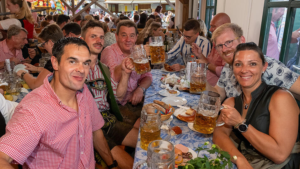 Die Partybilder vom Montag, 14. August 2023, aus dem Festzelt Nothaft. Die Partybilder vom Montag, 14. August 2023, aus dem Festzelt Nothaft.