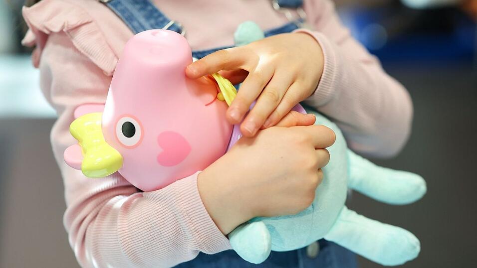 Auf die Echtheit achten: Hersteller und Händler warnen davor, günstige Weihnachtsgeschenke auf Online-Plattformen aus Drittländern zu kaufen.