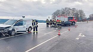 Bei dem Unfall wurde eine Frau leicht verletzt.