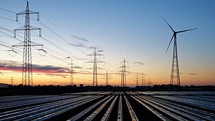 Milliardenteure Entsch&auml;digungen f&uuml;r die Abregelung von Wind- und Solaranlagen sollen nach einem Gesetzentwurf sinken. (Symbolbild)