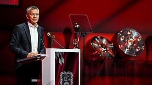 Laden zur Jahreshauptversammlung: der FC Bayern und Präsident Herbert Hainer. (Archivbild) Laden zur Jahreshauptversammlung: der FC Bayern und Präsident Herbert Hainer. (Archivbild)
