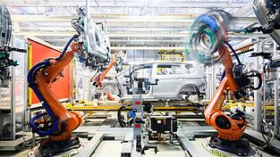 Die Autoindustrie ist hierzulande ein wichtiger Abnehmer von Industrierobotern. (Archivbild) Die Autoindustrie ist hierzulande ein wichtiger Abnehmer von Industrierobotern. (Archivbild)