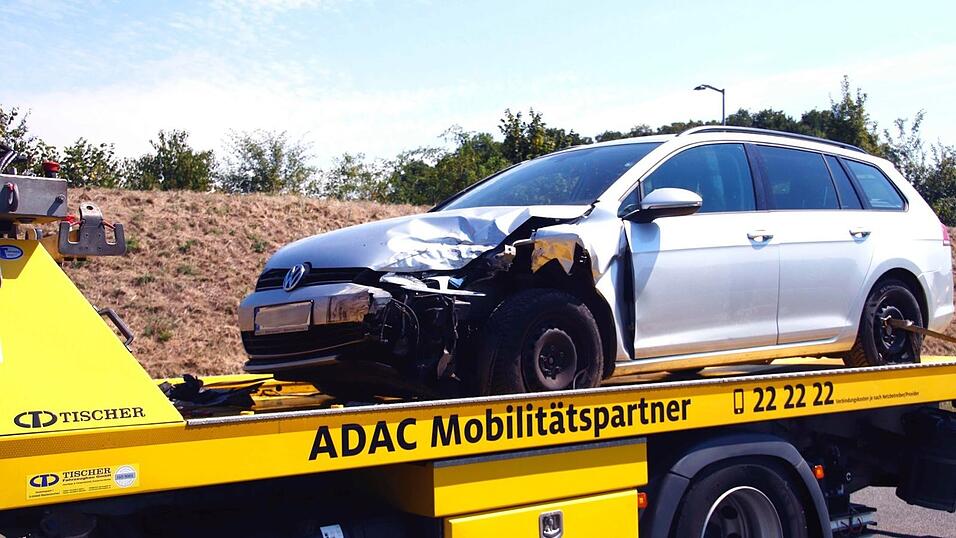Bei einem Auffahrunfall auf der A3 waren drei Fahrzeuge beteiligt. Bei einem Auffahrunfall auf der A3 waren drei Fahrzeuge beteiligt.
