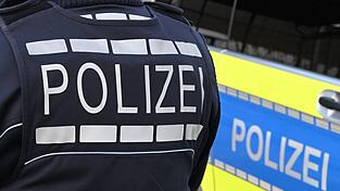 Nach dem tödlichen Unfall ist die Staatsstraße vorerst gesperrt. (Archivbild) Nach dem tödlichen Unfall ist die Staatsstraße vorerst gesperrt. (Archivbild)