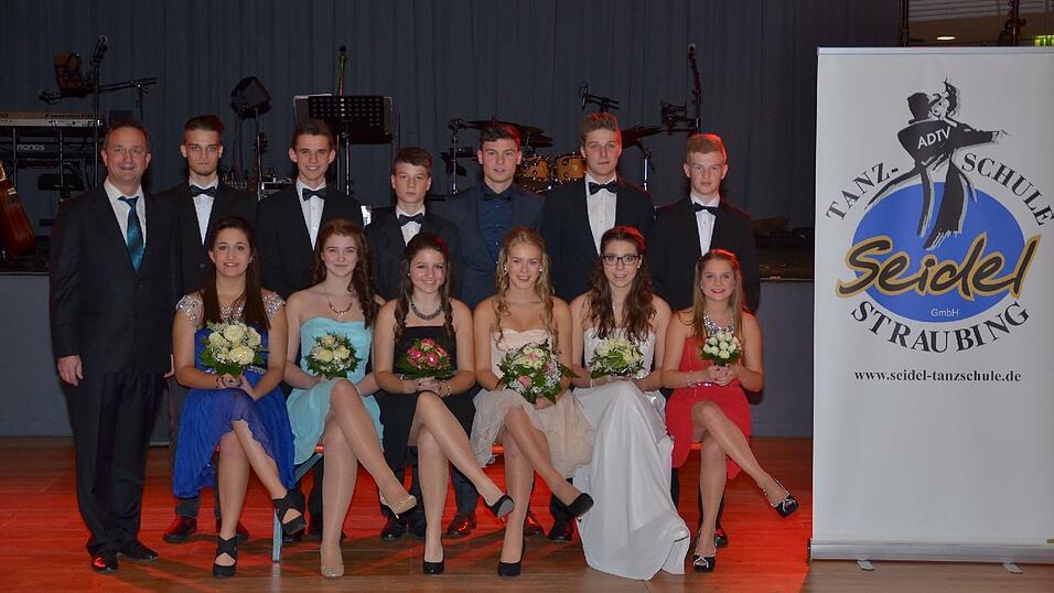 Die Bilder vom Abschlussball der Tanzschule Seidel in der Fraunhofer-Halle am 28. November. Die Bilder vom Abschlussball der Tanzschule Seidel in der Fraunhofer-Halle am 28. November.