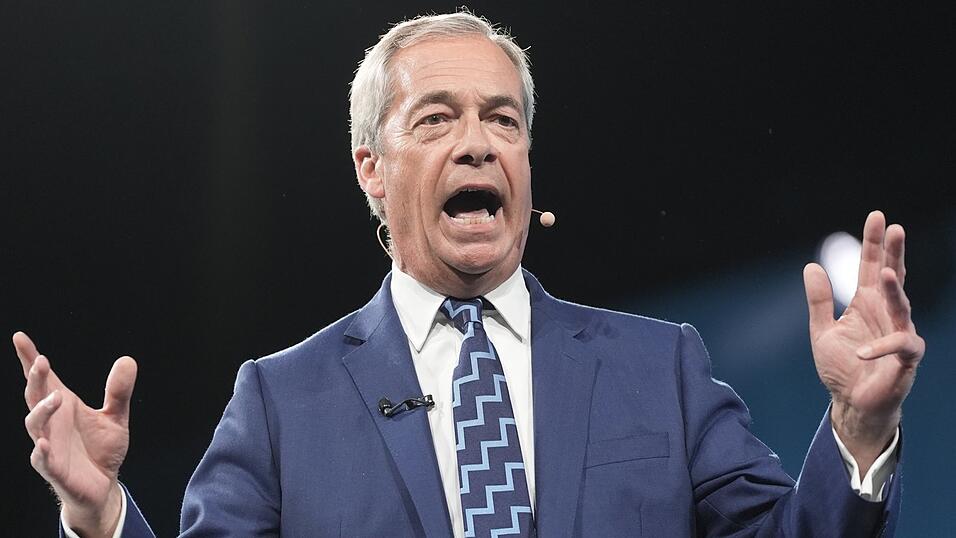 Der Vorsitzende von Reform UK, Nigel Farage, wendet sich regelmäßig auf Social-Media-Kanälen an seine Unterstützer. So sollen auch junge Wähler erreicht werden. Der Vorsitzende von Reform UK, Nigel Farage, wendet sich regelmäßig auf Social-Media-Kanälen an seine Unterstützer. So sollen auch junge Wähler erreicht werden.