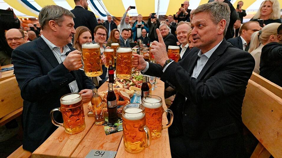 S&ouml;der (l, CSU) war nach Frankenthal gekommen, um im Landtagswahlkampf den CDU-Kandidaten Christian Baldauf (r) zu unterst&uuml;tzen.