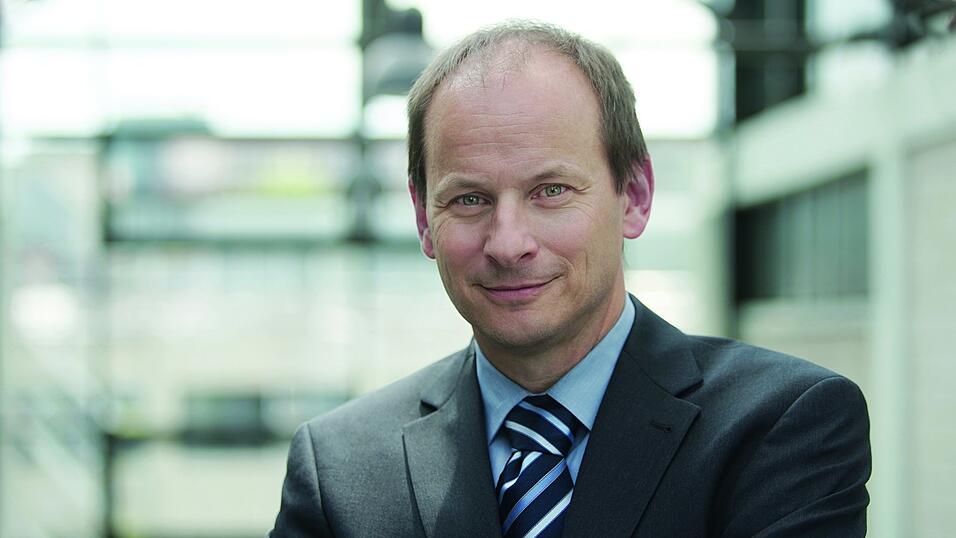 Constantin Häfner vom Fraunhofer-Institut für Lasertechnik in Aachen leitet die Expertenkommission, die die Bundesregierung zum Thema Laserfusion berät. Constantin Häfner vom Fraunhofer-Institut für Lasertechnik in Aachen leitet die Expertenkommission, die die Bundesregierung zum Thema Laserfusion berät.
