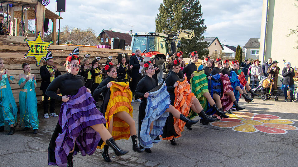 Am Samstag fand der Faschingsumzug in Otzing (Kreis Deggendorf) statt. Am Samstag fand der Faschingsumzug in Otzing (Kreis Deggendorf) statt.