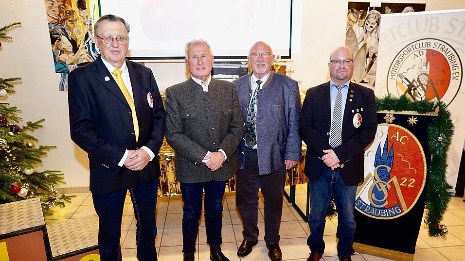 Maximilian Helmbrecht (l.) erhielt die Ewald-Kroth-Medaille, Otto Sachs (2.v.l.) wurde für 50 Jahre Mitgliedschaft ausgezeichnet. Bürgermeister Werner Schäfer (2.v.r.) und Clubvorsitzender Jürgen Bayer gratulierten. Maximilian Helmbrecht (l.) erhielt die Ewald-Kroth-Medaille, Otto Sachs (2.v.l.) wurde für 50 Jahre Mitgliedschaft ausgezeichnet. Bürgermeister Werner Schäfer (2.v.r.) und Clubvorsitzender Jürgen Bayer gratulierten.