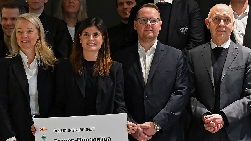Mit auf dem Gruppenfoto: DFB-Präsident Bernd Neuendorf. Mit auf dem Gruppenfoto: DFB-Präsident Bernd Neuendorf.