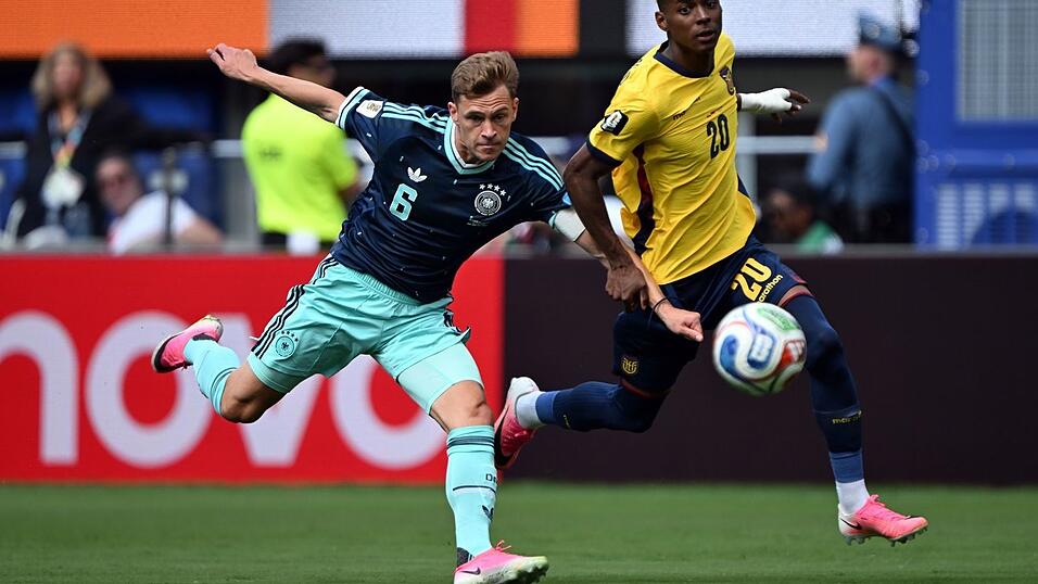 Joshua Kimmich gegen Ecuador in Aktion, die Leichtigkeit fehlt ihm noch bei der WM.
