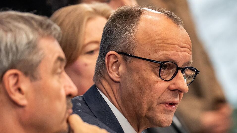 Merz und Söder: Diese beiden machen den Vorschlag für die Nachfolge von Spahn. Merz und Söder: Diese beiden machen den Vorschlag für die Nachfolge von Spahn.