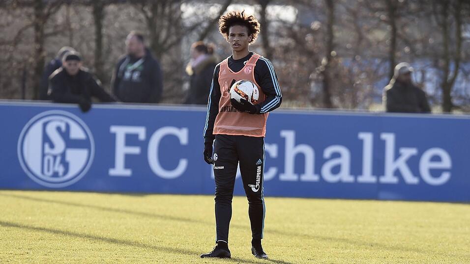 Bei Leroy Sané stehen bislang 47 Bundesliga-Spiele für Schalke 04 in der Statistik. Da sich ein Wechsel zum FC Bayern anbahnt, könnten für den Offensivspieler, der aktuell für Manchester City spielt, bald weitere hinzukommen. Bei Leroy Sané stehen bislang 47 Bundesliga-Spiele für Schalke 04 in der Statistik. Da sich ein Wechsel zum FC Bayern anbahnt, könnten für den Offensivspieler, der aktuell für Manchester City spielt, bald weitere hinzukommen.