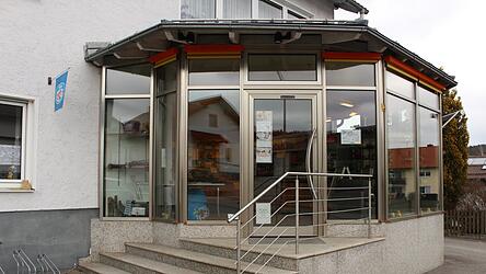 Der Dorfladen in Falkenfels ist ein wichtiger Bestandteil der Gemeinde. Jetzt fällt ein Lieferant weg.