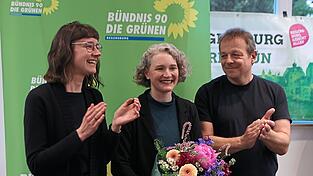 Sie trete zur OB-Wahl an, um zu gewinnen, sagt Helene Sigloch (Mitte, neben Oliver Groth, rechts, und Marie Scholz).