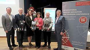 Freuen sich auf eine Steigerung von Donauflusskreuzfahrten (v.l.): Bernhard Schröder, Geschäftsführer ARGE Donau Kreuzfahrten Österreich, Oberbürgermeister Markus Pannermayr, Petra Riffert, Geschäftsführerin ARGE Donau Kreuzfahrten Österreich, Claudia Bracht von der Stabstelle Tourismus, Bürgermeister Werner Schärfer und Christoph Madl, inhaltlicher Kurator der Konferenz.