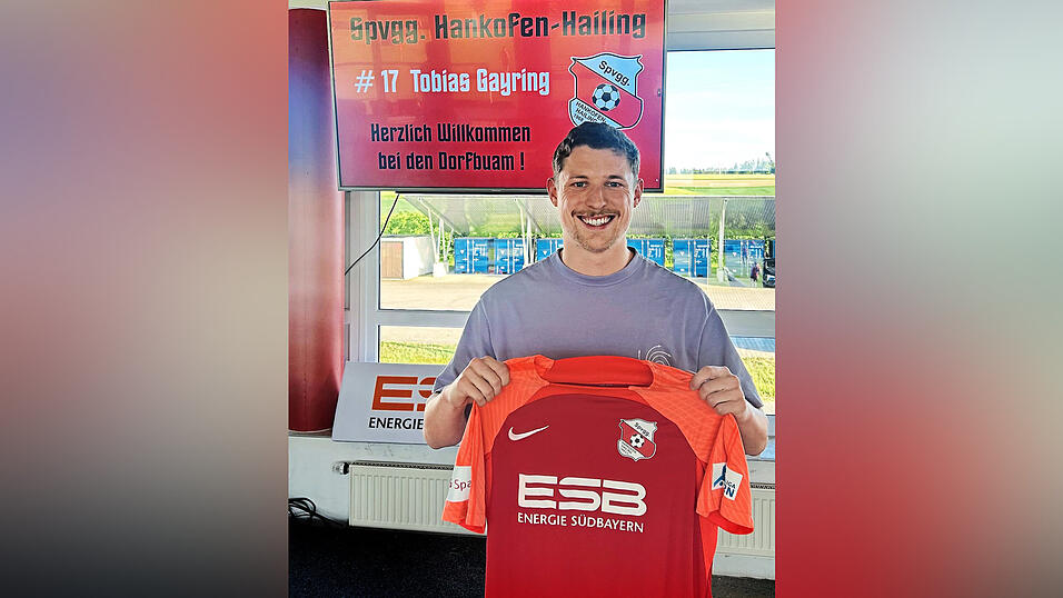 Zu U 19-Zeiten schon mal im Probetraining bei der SpVgg Hankofen-Hailing, mit 26 Jahren hat es nun mit einem Wechsel geklappt: der Ex-Bogener und künftige „Dorfbua“ Tobias Gayring. Zu U 19-Zeiten schon mal im Probetraining bei der SpVgg Hankofen-Hailing, mit 26 Jahren hat es nun mit einem Wechsel geklappt: der Ex-Bogener und künftige „Dorfbua“ Tobias Gayring.